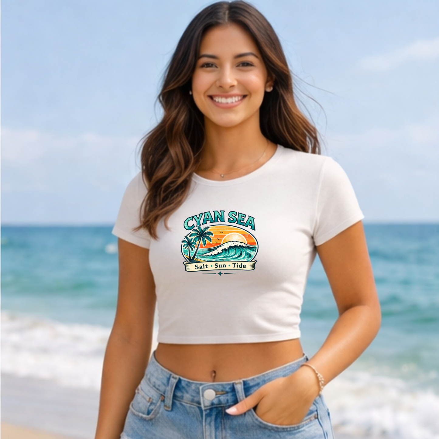 Cyan Sea Cropped Tee – Markantes Logo auf der Brust
